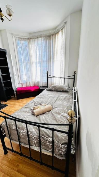 3 Bed House East London Home 外观 照片