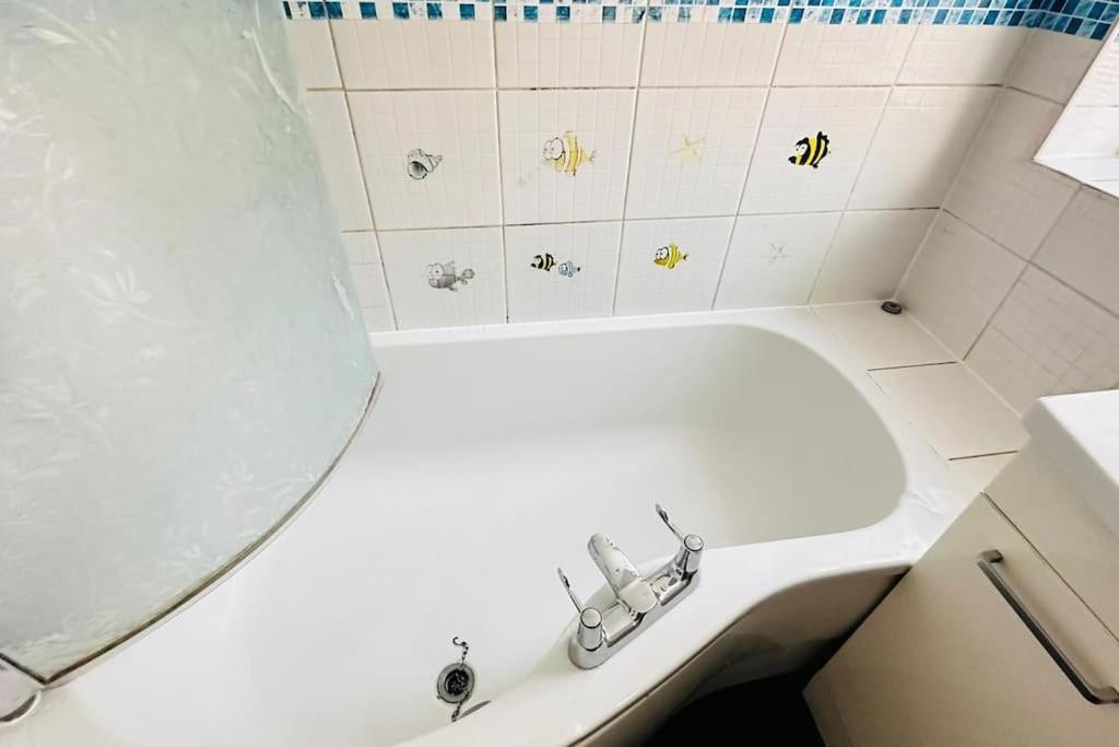 3 Bed House East London Home 外观 照片