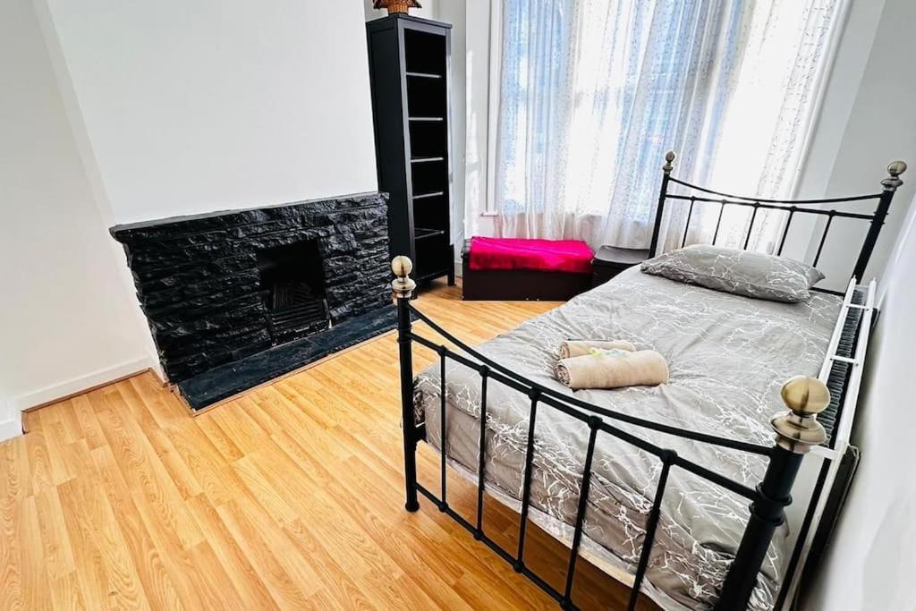 3 Bed House East London Home 外观 照片